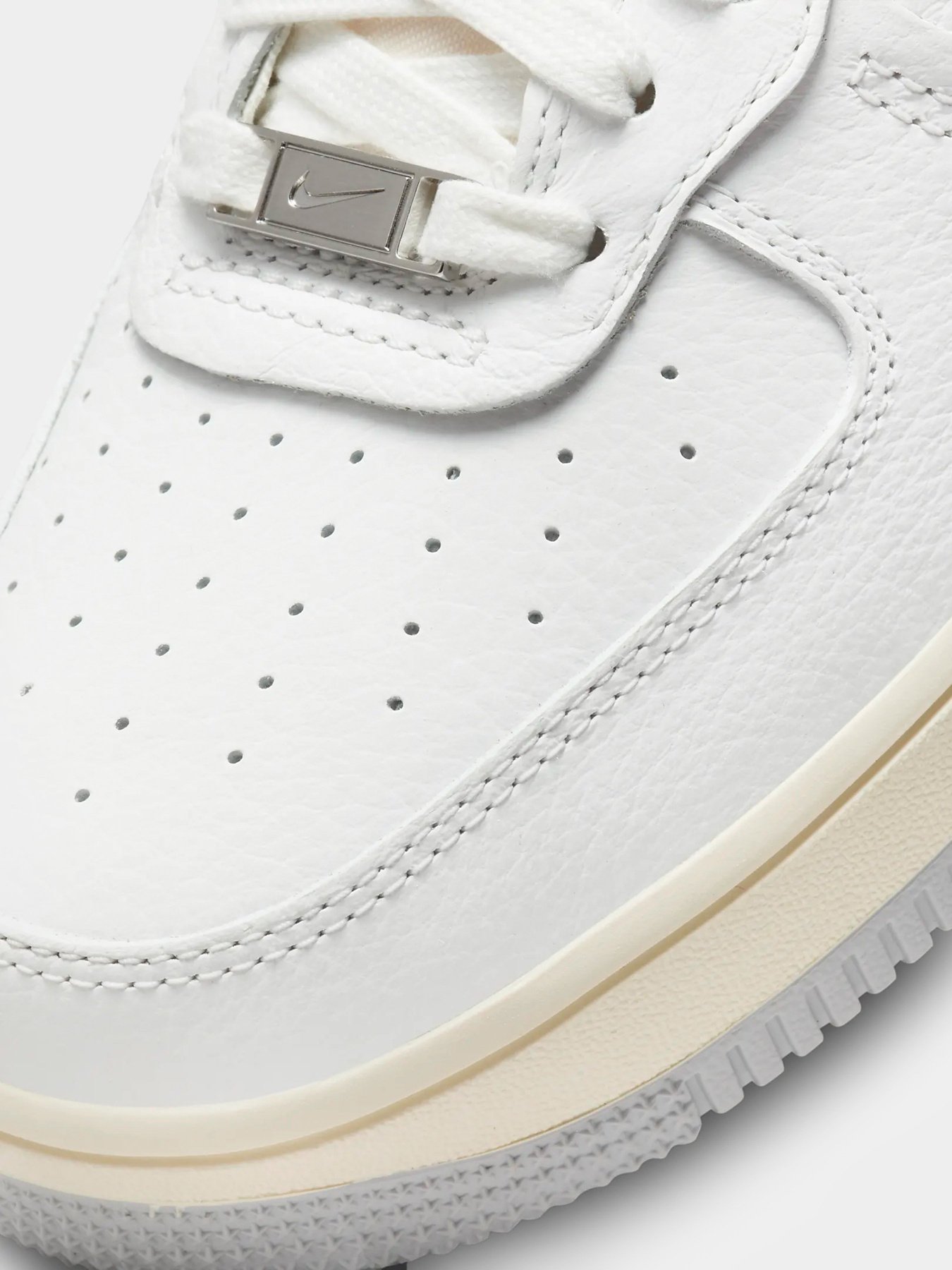 Кеды высокие NIKE Air Force 1 High Sculpt модель DC3590-101 Фото