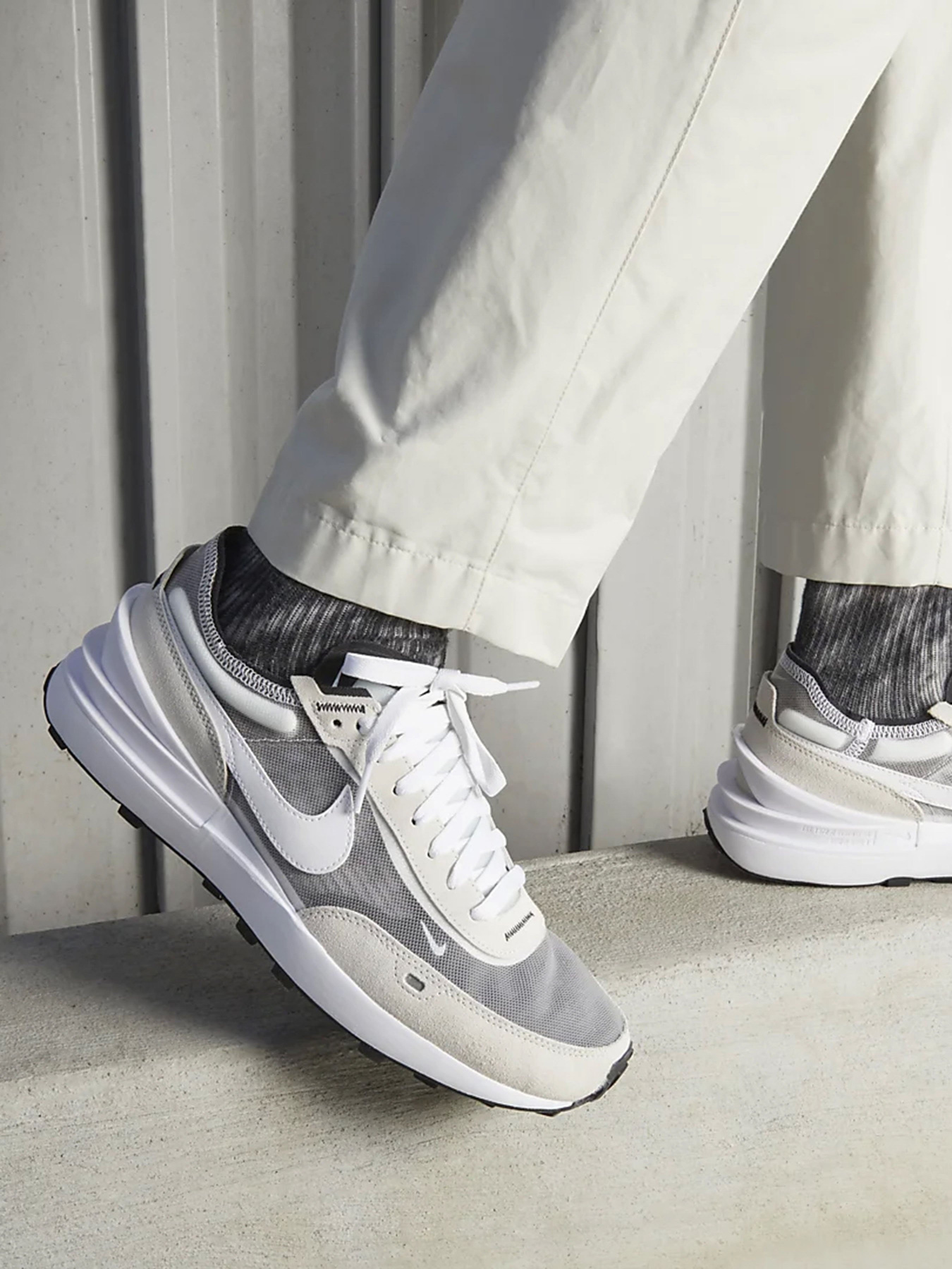 Кроссовки NIKE Waffle One модель DA7995-100 Фото