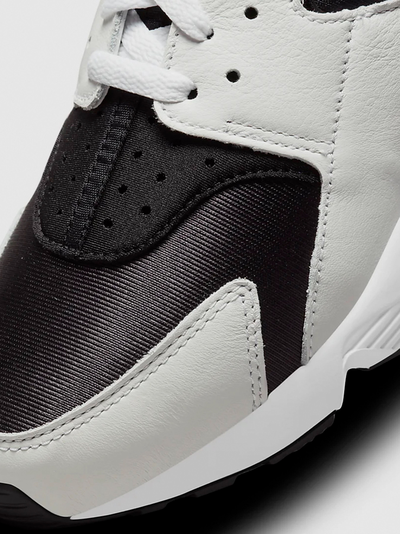 Кросівки повсякденні NIKE Air Huarache модель DD1068-001 Фото