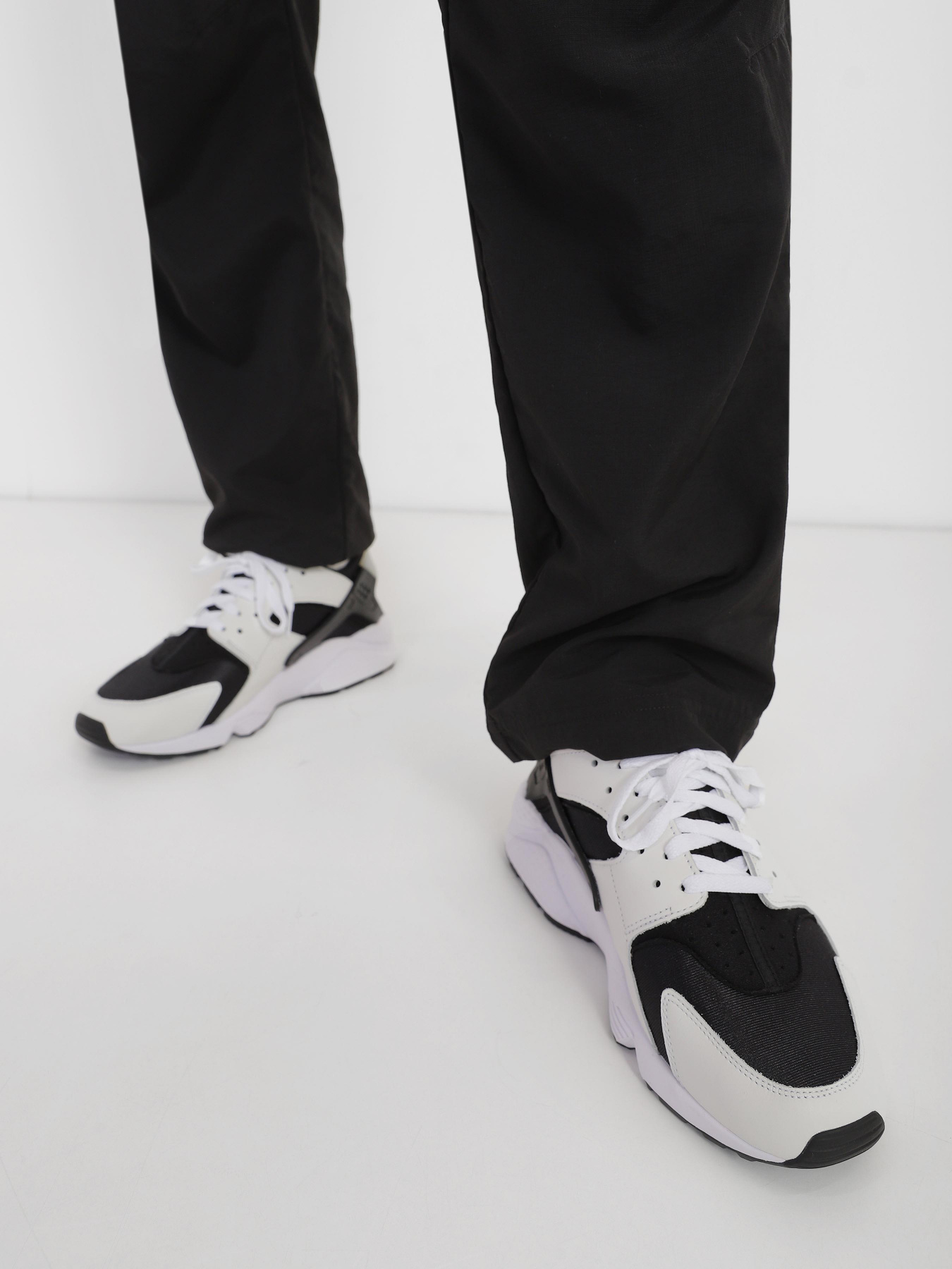 Кросівки повсякденні NIKE Air Huarache модель DD1068-001 Фото