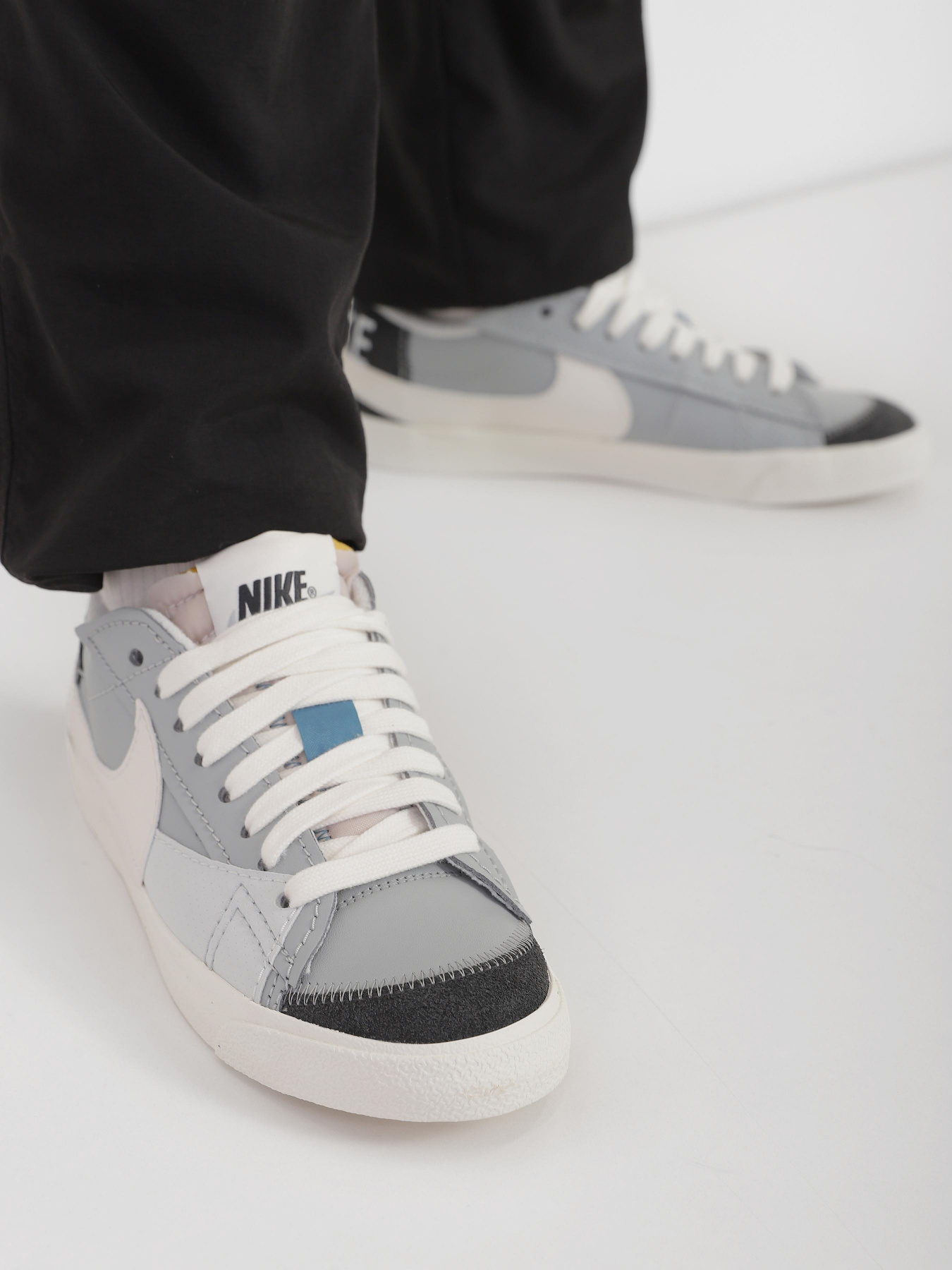 Кеды низкие NIKE Blazer Low '77 Jumbo SE модель FJ5467-077 Фото