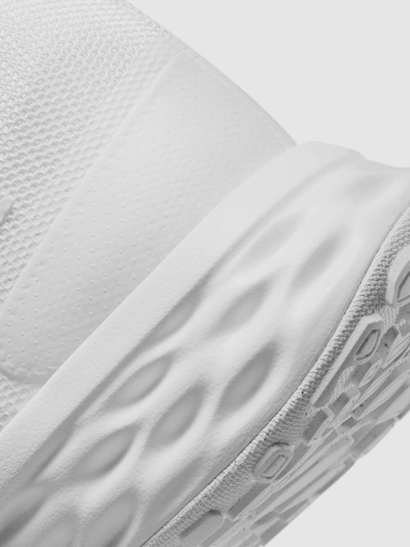 Кросівки для бігу NIKE Revolution 6 модель DC3728-102 Фото