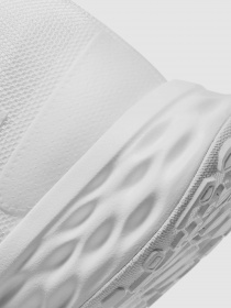 Кроссовки для бега NIKE Revolution 6 модель DC3728-102 Кроссовки для бега NIKE Revolution 6 модель DC3728-102 Фото