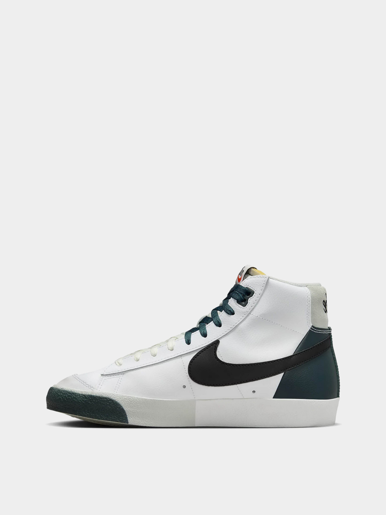 Кеды высокие NIKE Blazer Mid 77 Premium модель FB8889-100 Фото