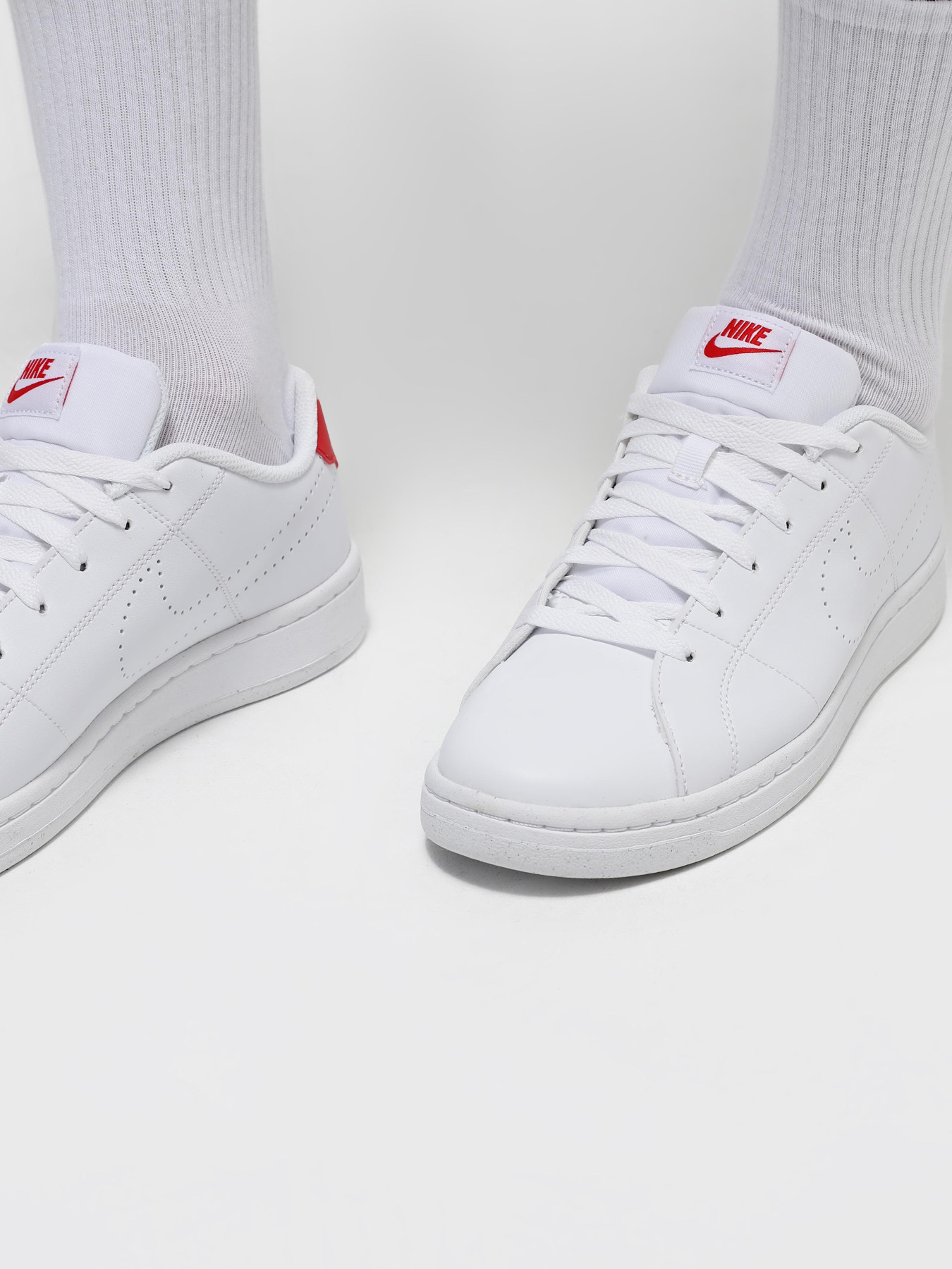 Кеды низкие NIKE COURT ROYALE 2 N модель DX5939-101 Кеды низкие NIKE COURT ROYALE 2 N модель DX5939-101 Фото