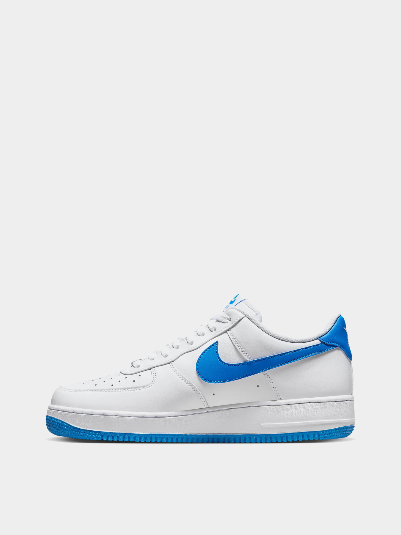 Кроссовки повседневные NIKE AIR FORCE 1 '07 модель FJ4146-103 Фото
