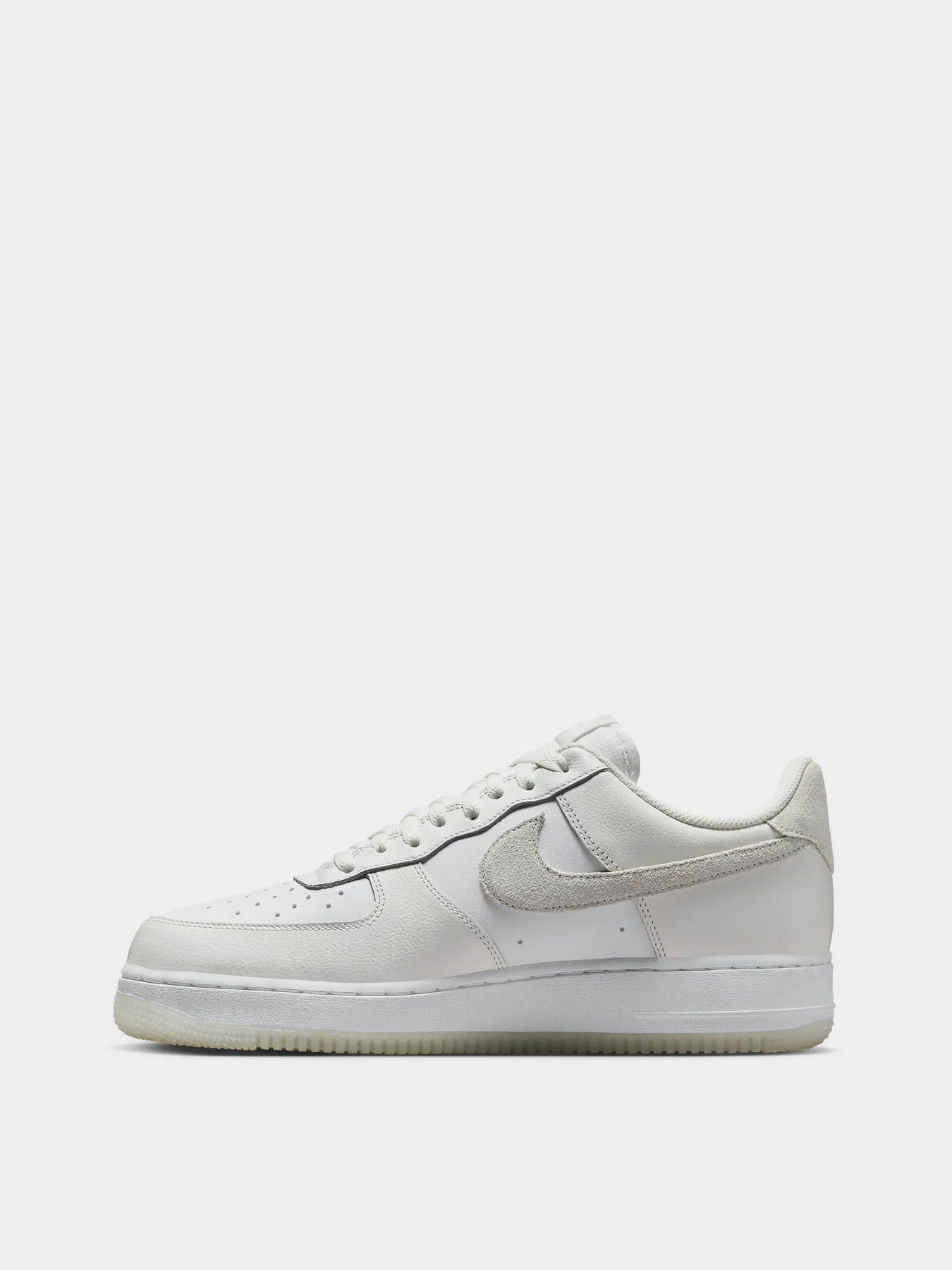 Кеди низькі NIKE AIR FORCE 1 07 LV8 модель FN5832-100 Фото