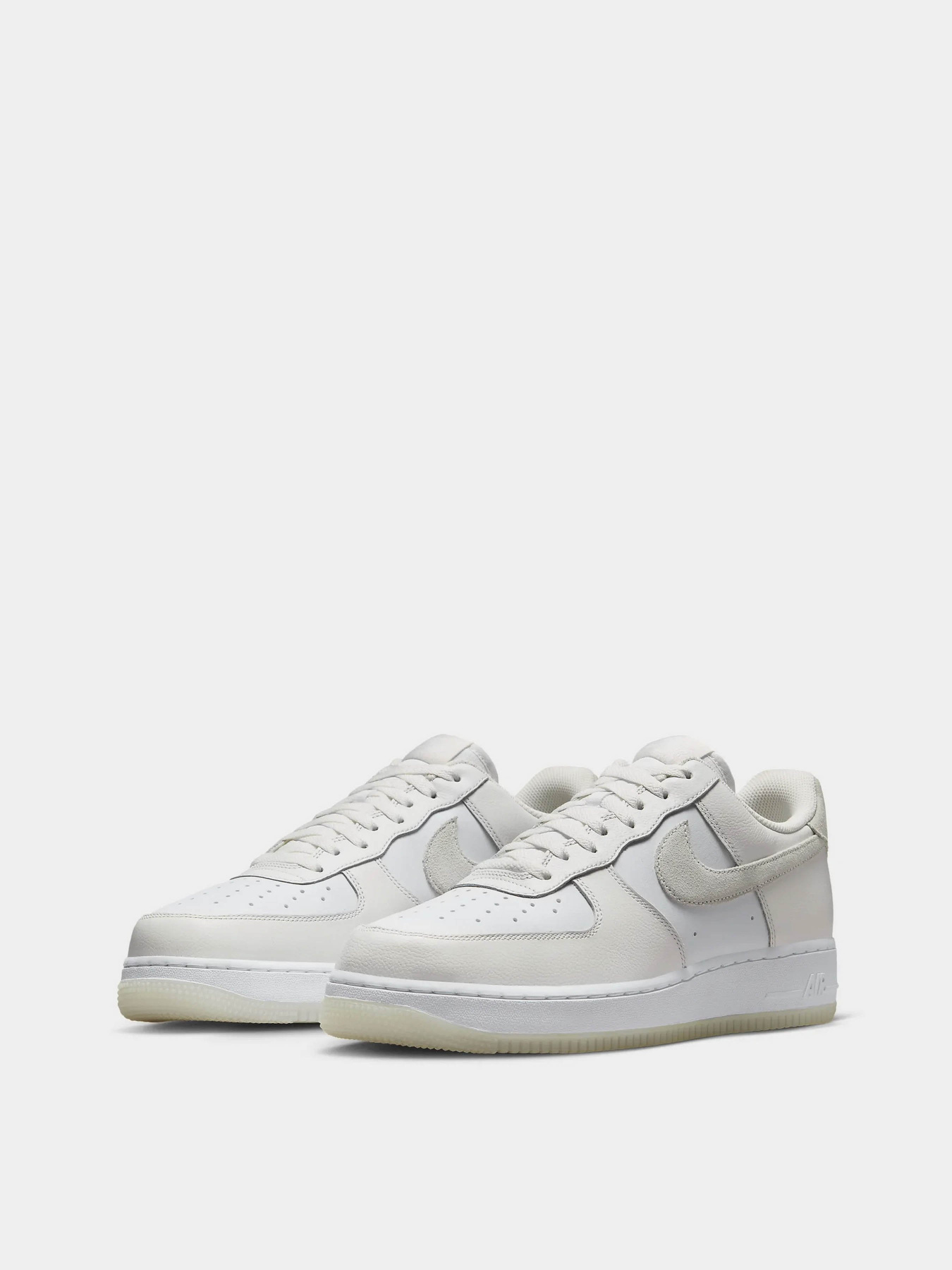 Кеди низькі NIKE AIR FORCE 1 07 LV8 модель FN5832-100 Фото