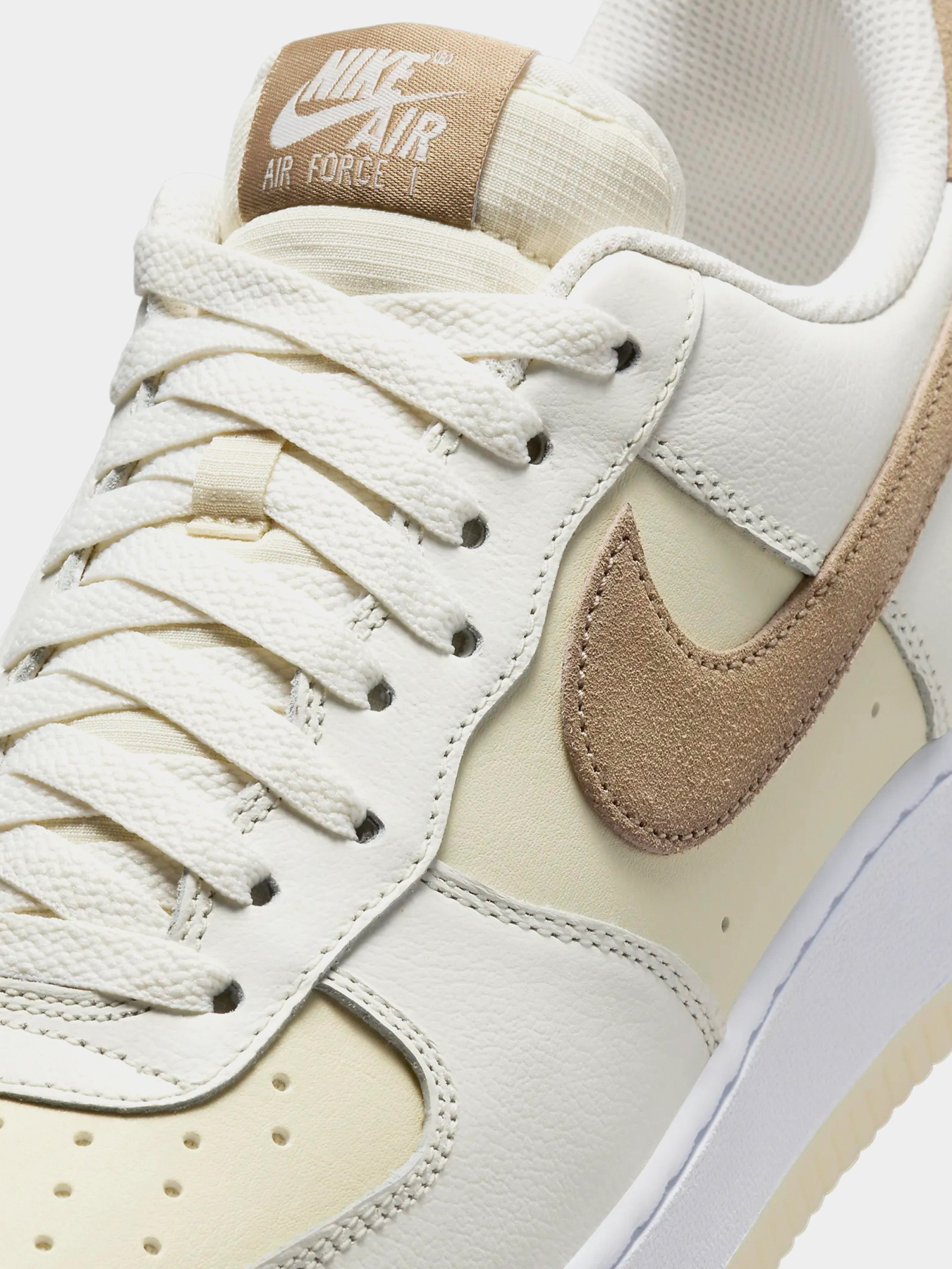 Кеди низькі NIKE AIR FORCE 1 '07 LV8 модель FN5832-101 Фото