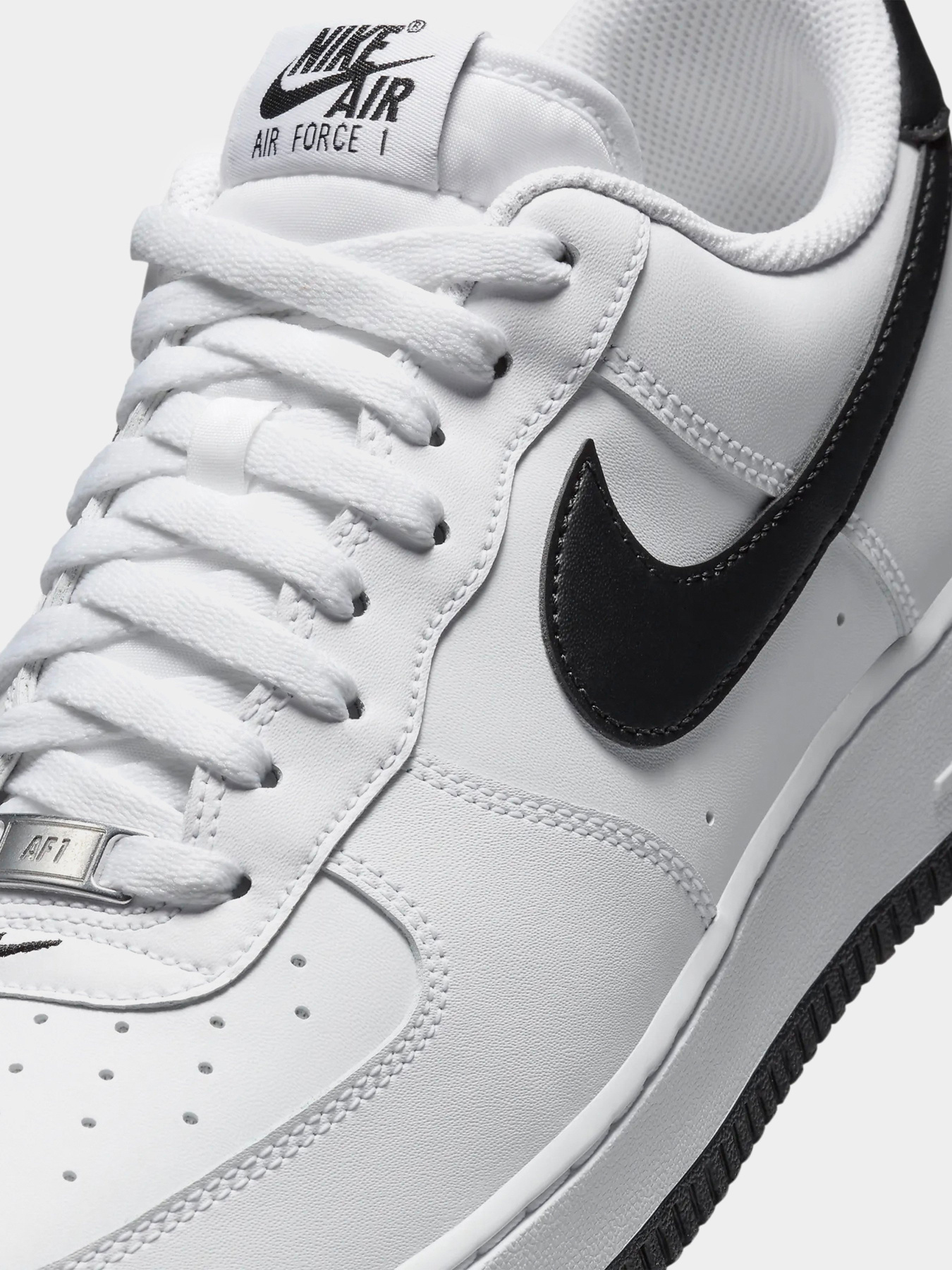 Кеди низькі NIKE Air Force 1 '07 модель FQ4296-101 Фото