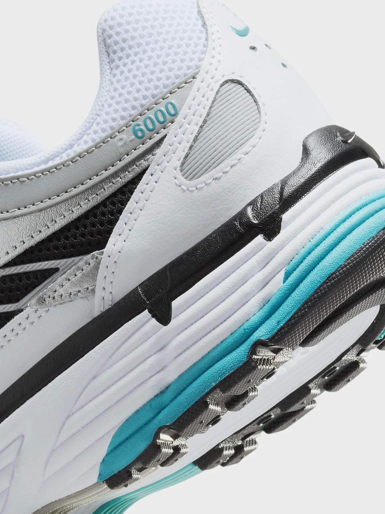 Кроссовки NIKE P-6000 модель CD6404-103 Фото