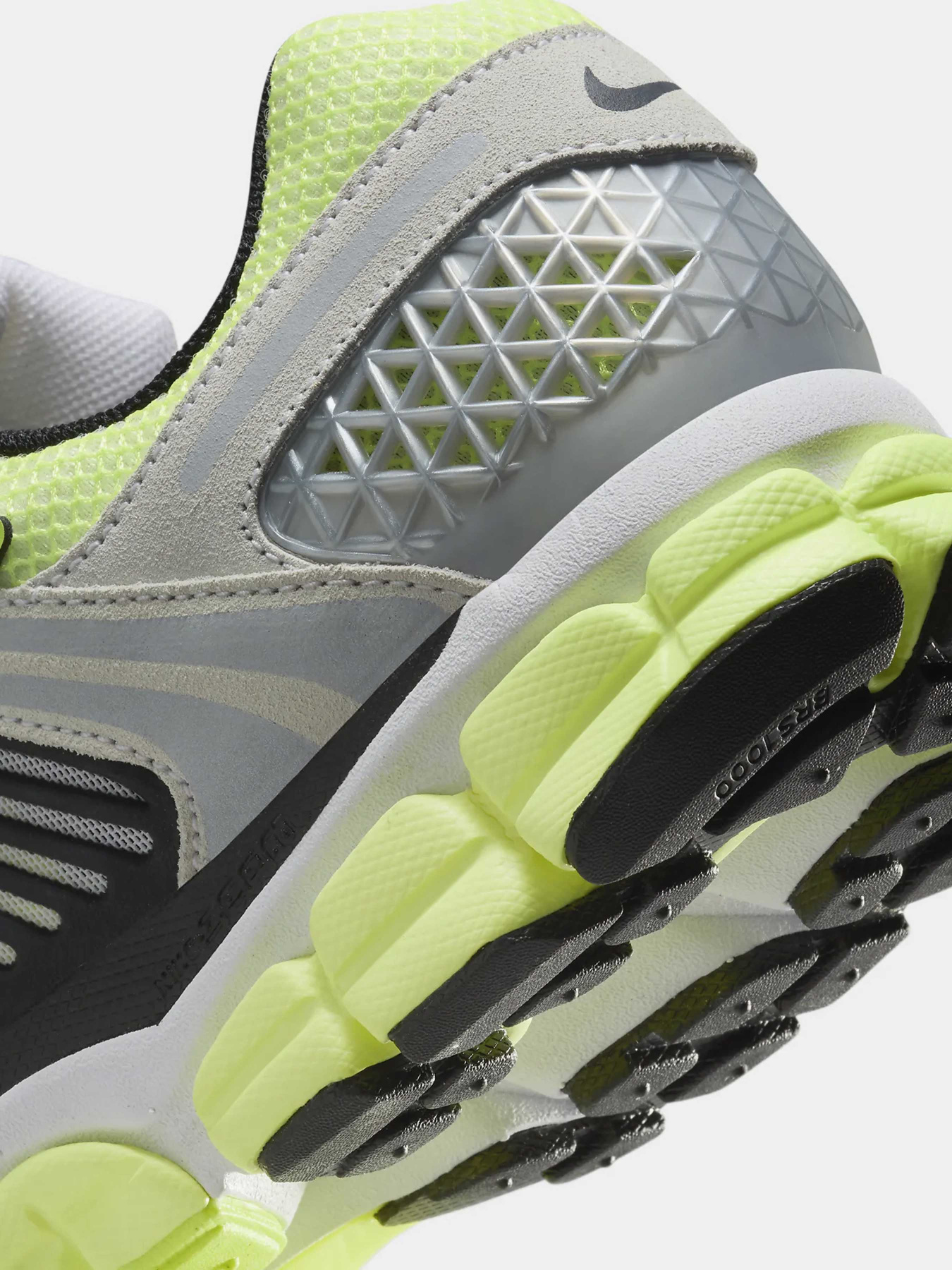 Кросівки NIKE Zoom Vomero 5 модель FB9149-701 Фото