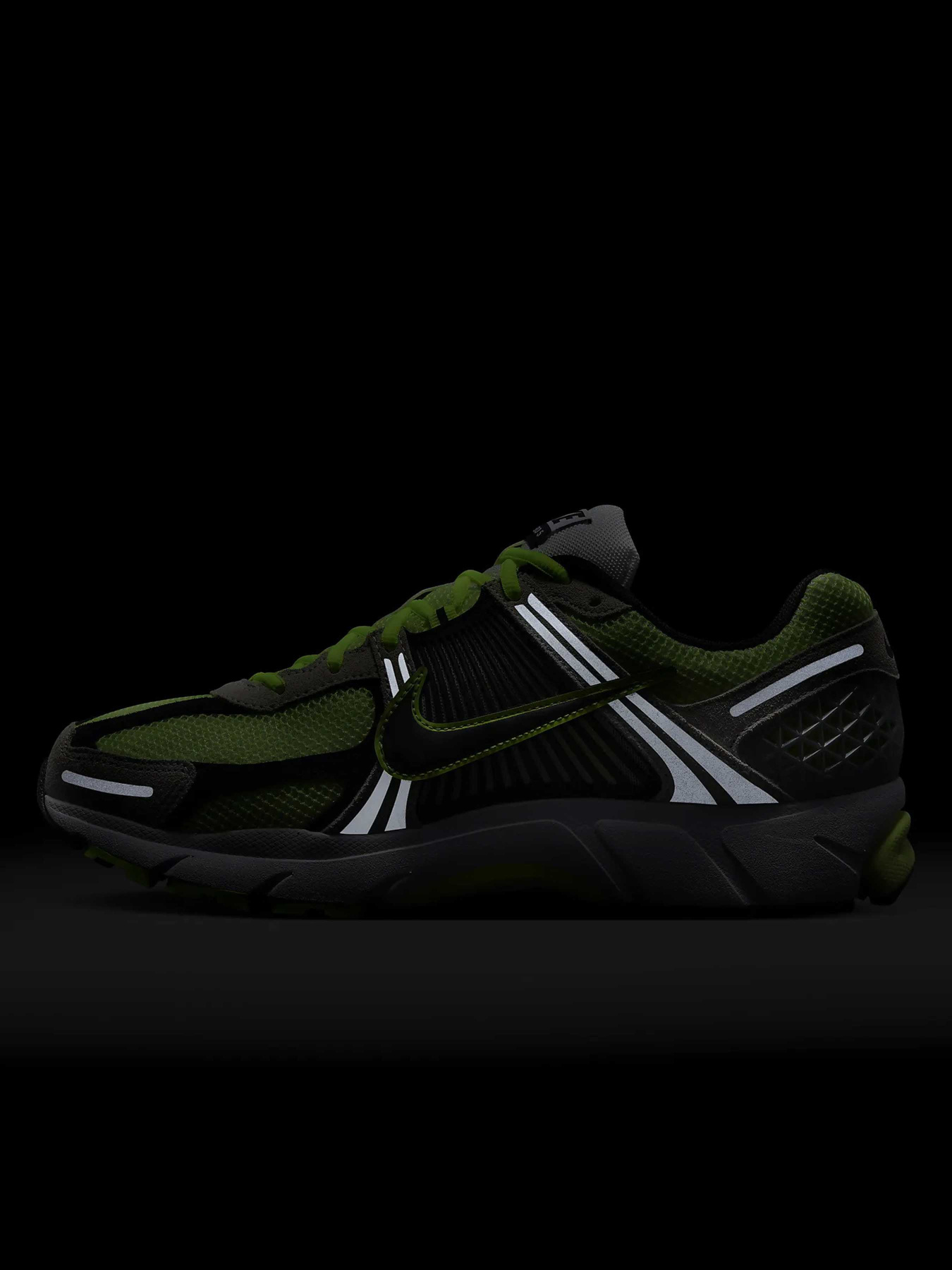 Кросівки NIKE Zoom Vomero 5 модель FB9149-701 Фото