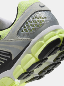 Кросівки NIKE Zoom Vomero 5 модель FB9149-701 Фото