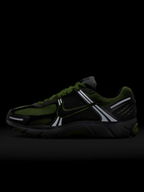 Кроссовки повседневные NIKE ZOOM VOMERO 5 модель FB9149-701 Фото