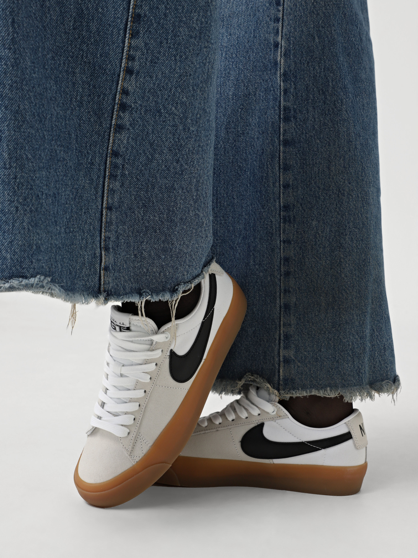 Кеды низкие NIKE SB ZOOM BLAZER LOW PRO GT модель DC7695-100 Фото