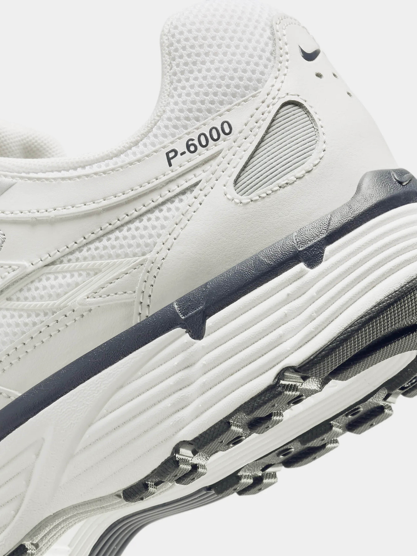 Кроссовки NIKE P-6000 модель CD6404-018 Фото