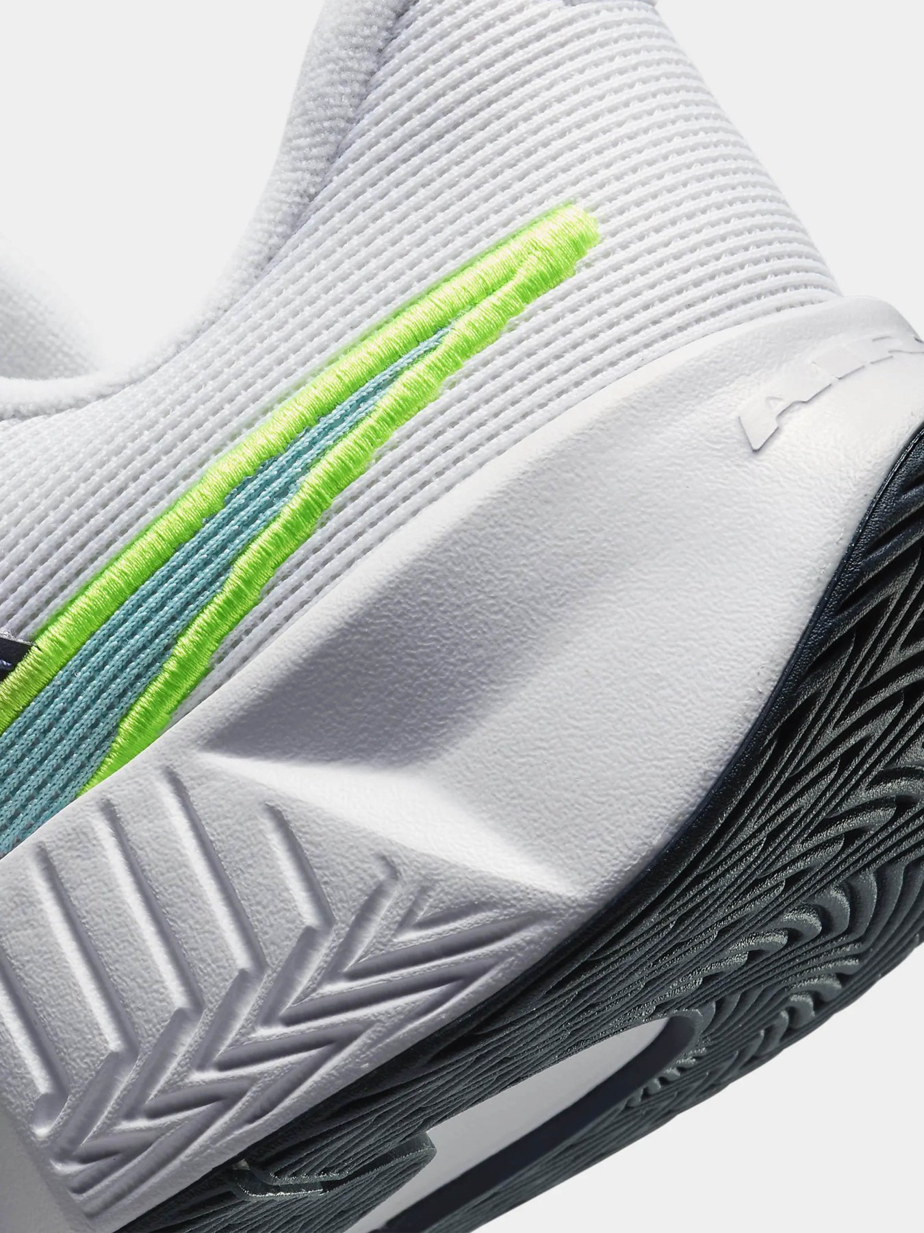 Кроссовки NIKE GP Challenge Pro модель FB3145-103 Фото