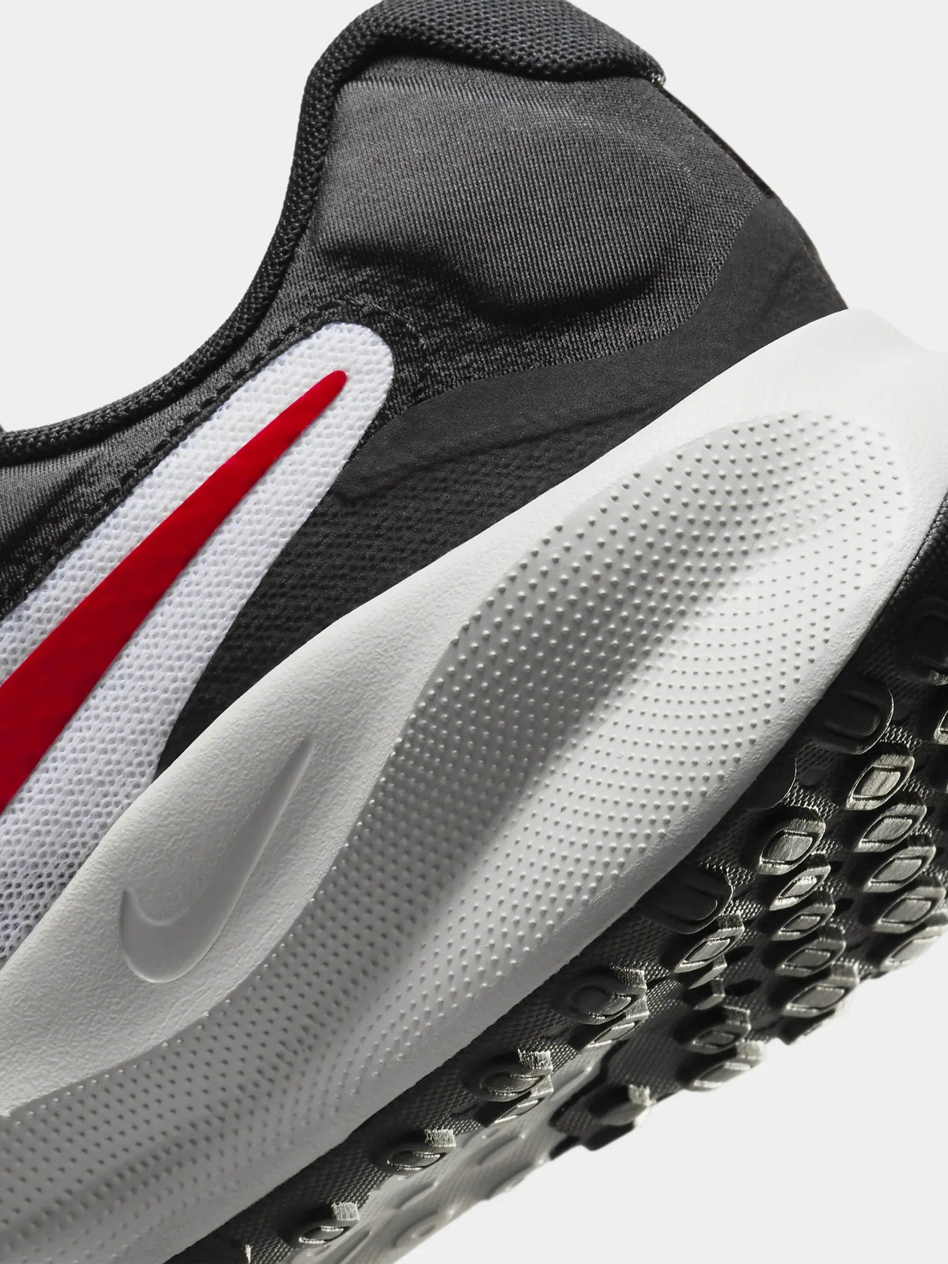 Кроссовки для бега NIKE Revolution 7 модель FB2207-102 Фото