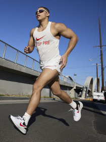 Кроссовки для бега NIKE Revolution 7 модель FB2207-102 Фото