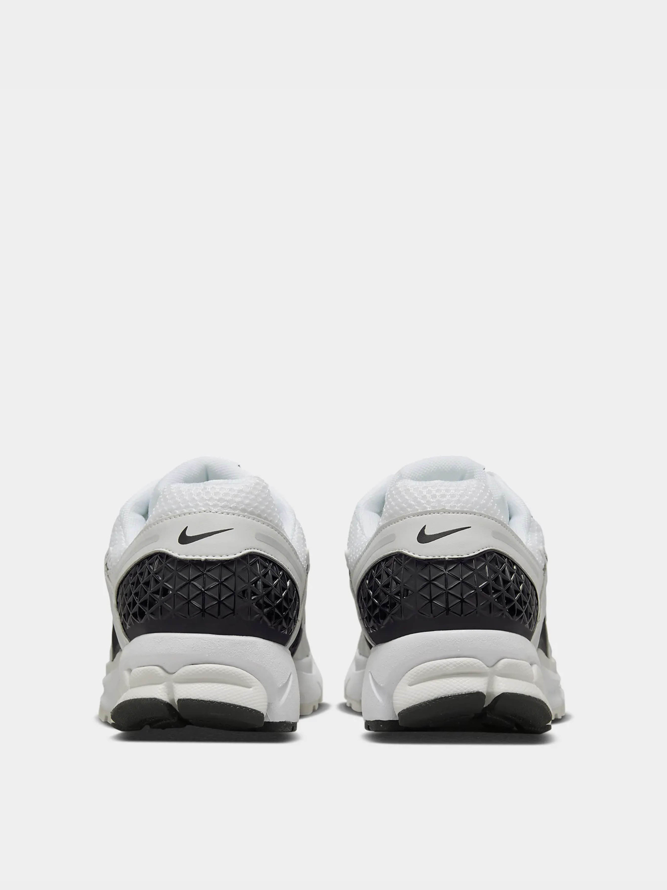 Кросівки NIKE Zoom Vomero 5 модель FB9149-101 Фото