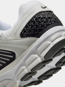 Кросівки NIKE Zoom Vomero 5 модель FB9149-101 Фото
