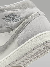 Кеды высокие NIKE AIR JORDAN 1 MID модель FQ7720-002 Кеды высокие NIKE AIR JORDAN 1 MID модель FQ7720-002 Фото