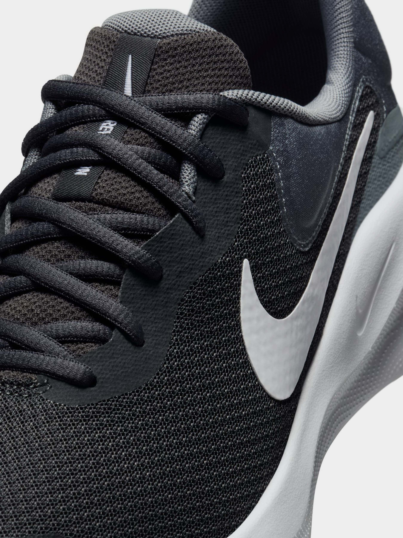 Кросівки повсякденні NIKE REVOLUTION 7 модель FB2207-007 Фото