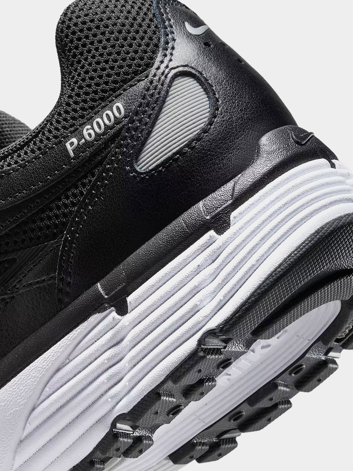 Кросівки NIKE P-6000 Модель CD6404-026 Фото