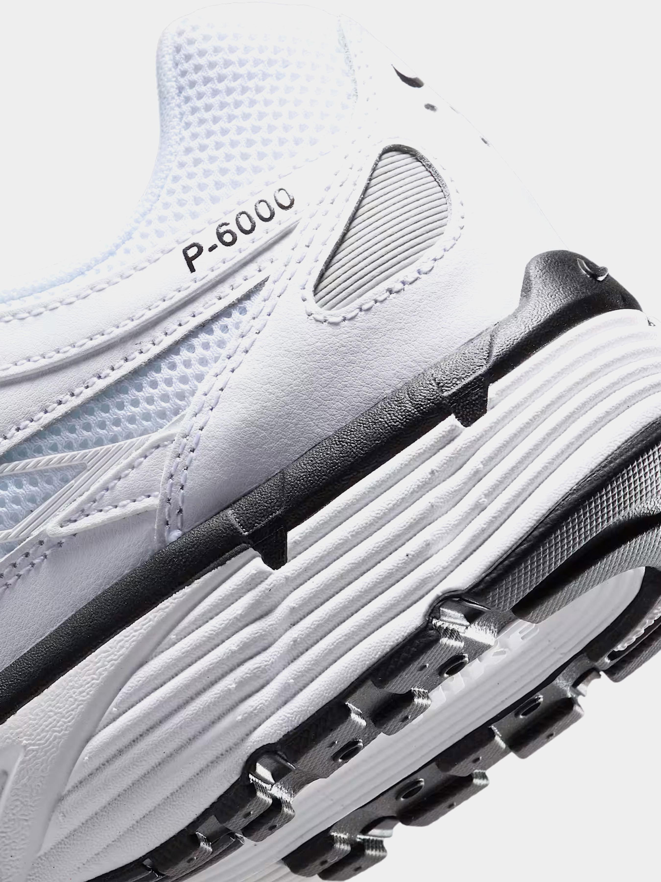 Кросівки NIKE P-6000 Модель CD6404-107 Фото