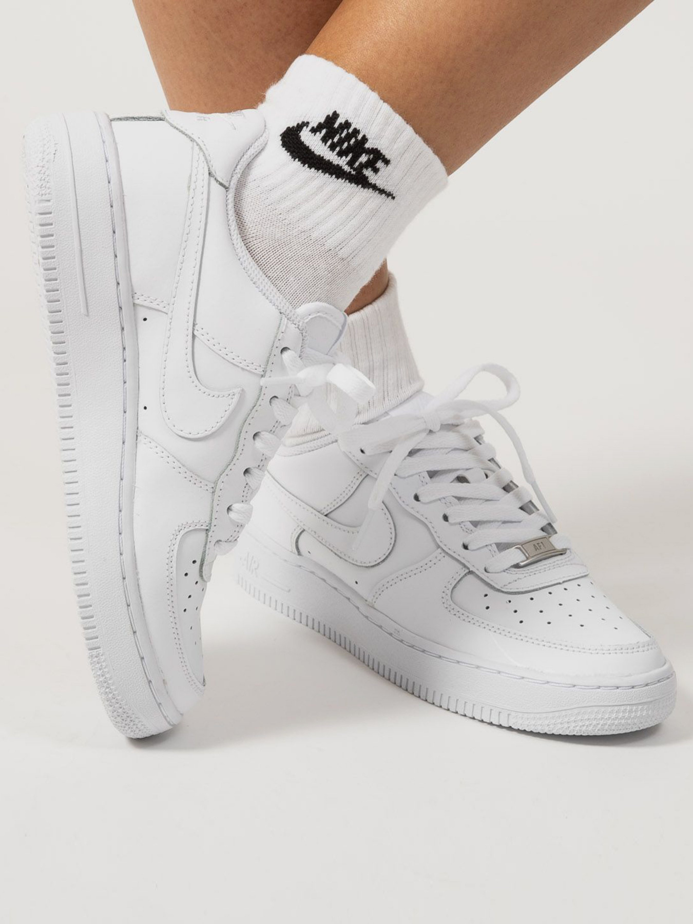Кеди низькі NIKE Air Force 1 '07 модель DD8959-100 Фото