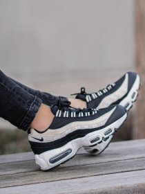 Кросівки NIKE Air Max 95 модель CV8828-001 Фото