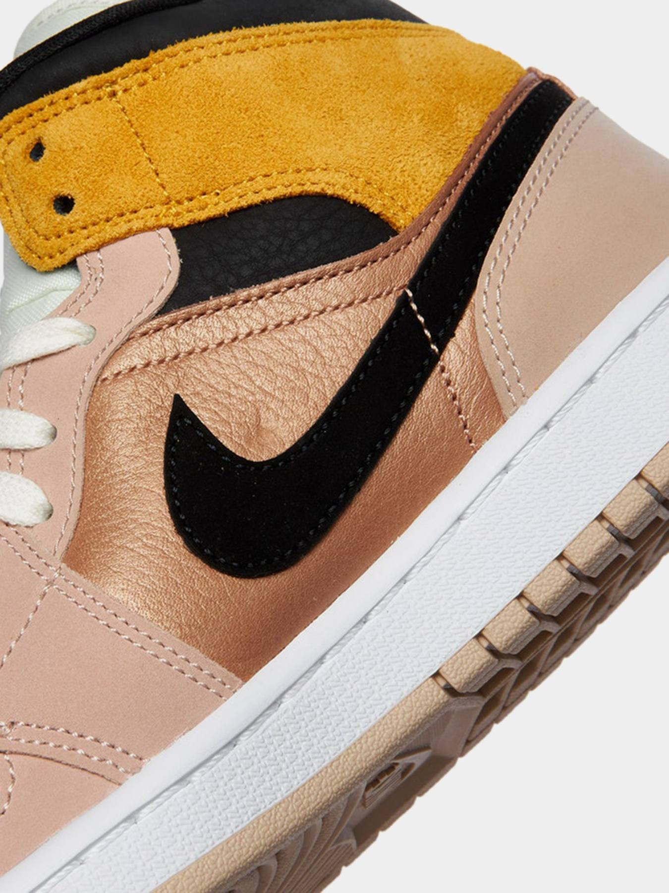 Кеды высокие NIKE Air Jordan 1 Mid модель DD2224-200 Фото