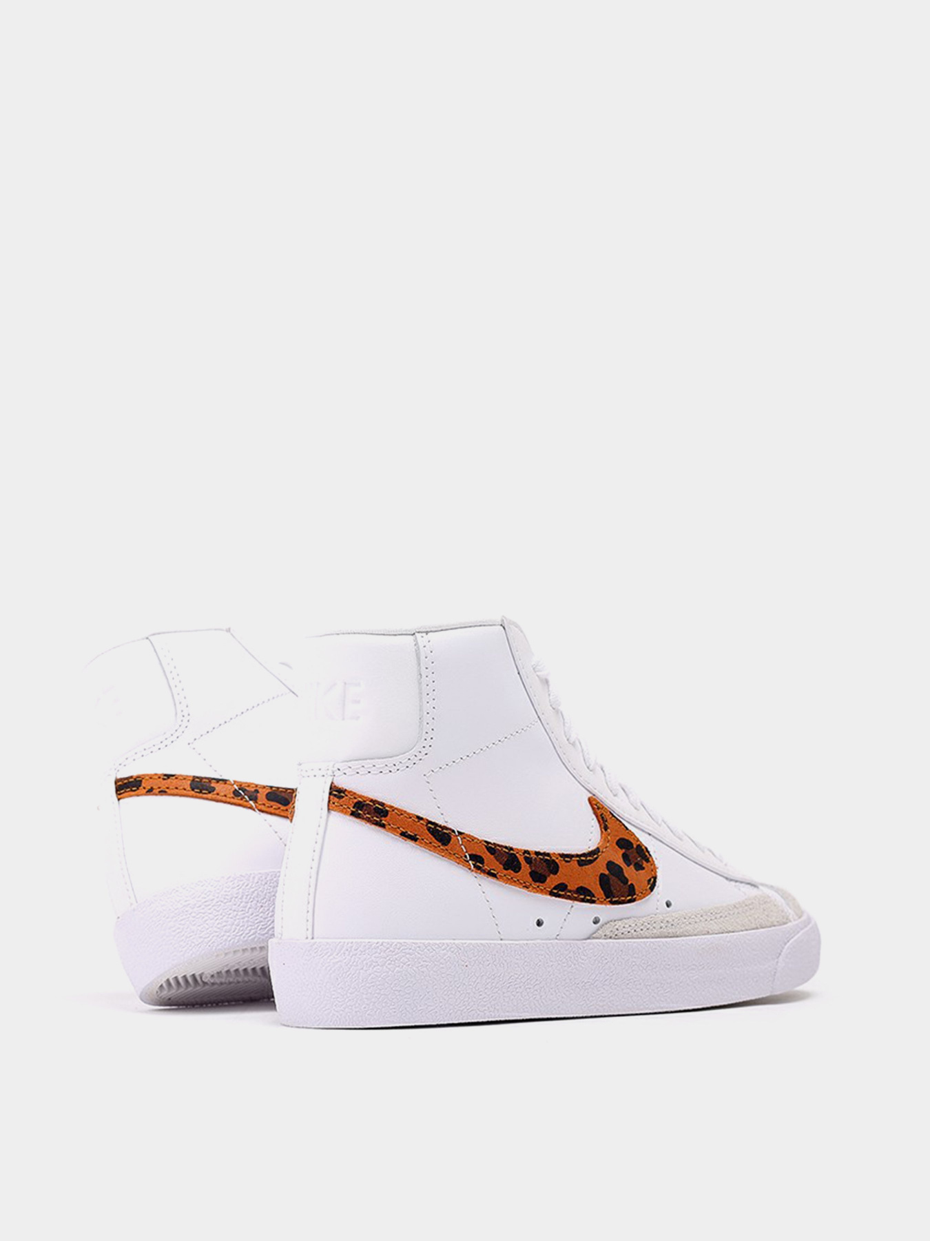 Кеди високі NIKE BLAZER MID 77 SE модель DA8736-101 Фото