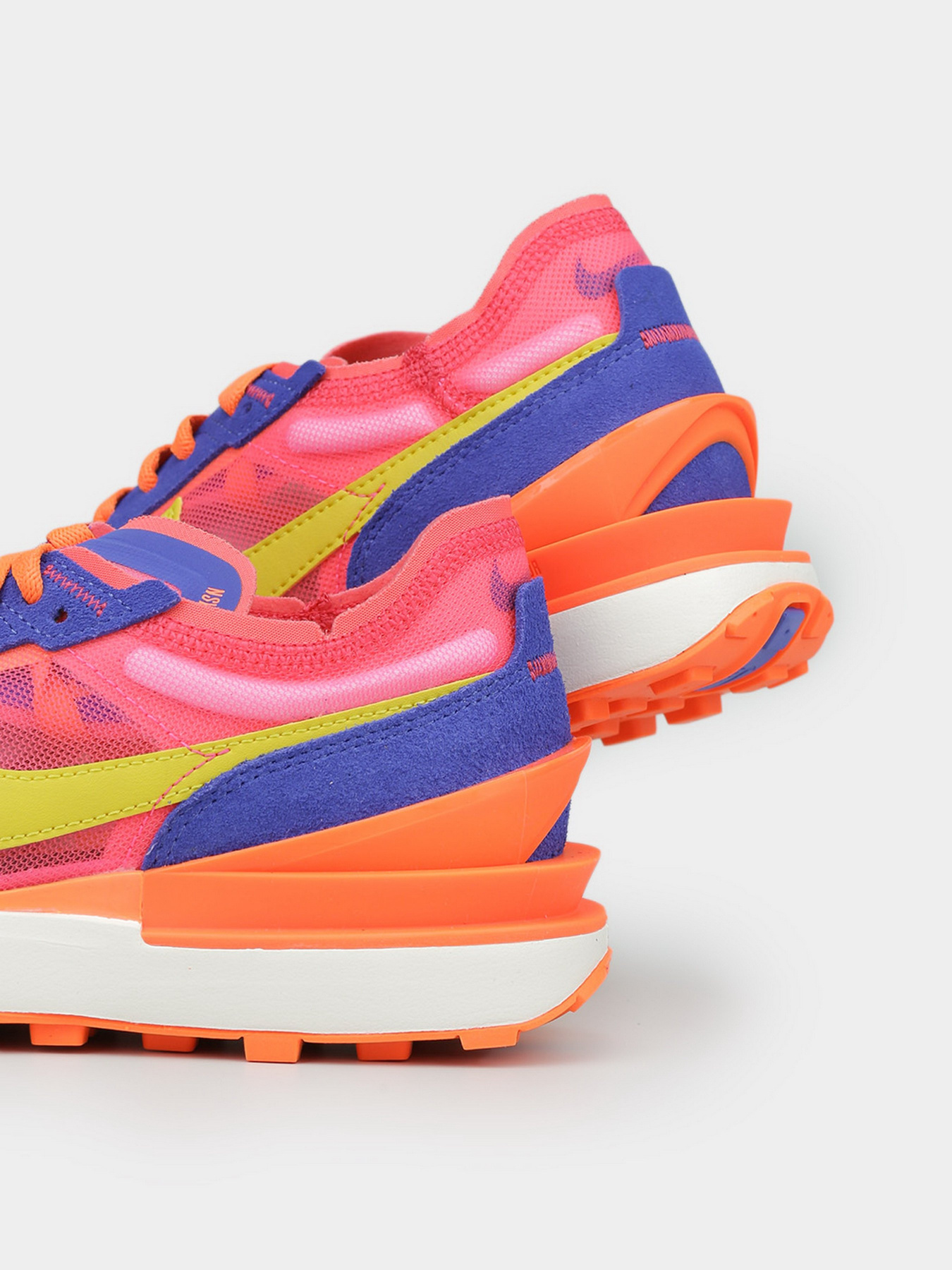 Кроссовки NIKE Waffle One модель DC2533-400 Фото