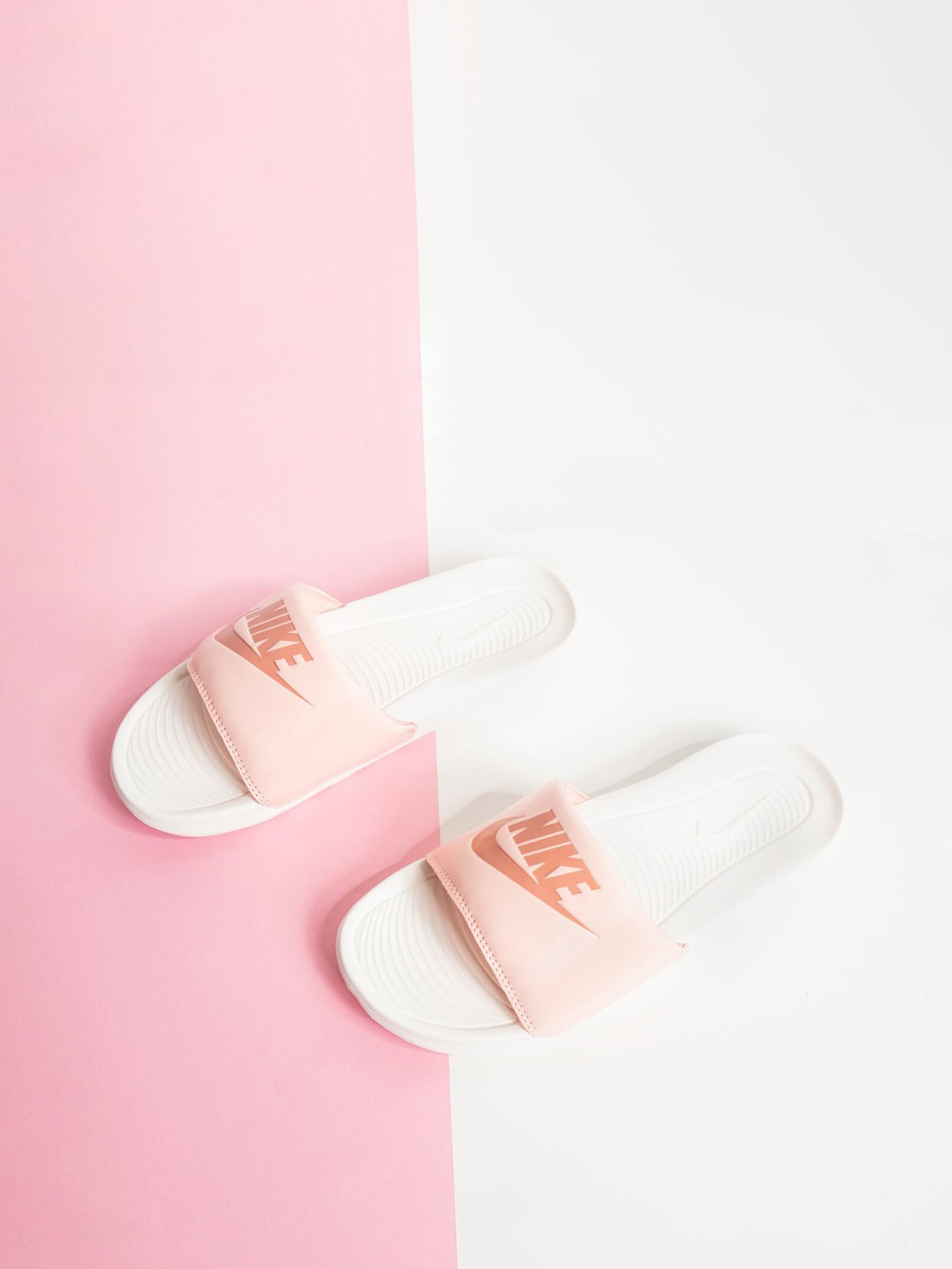 Шльопанці NIKE Victori One модель CN9677-801 Фото