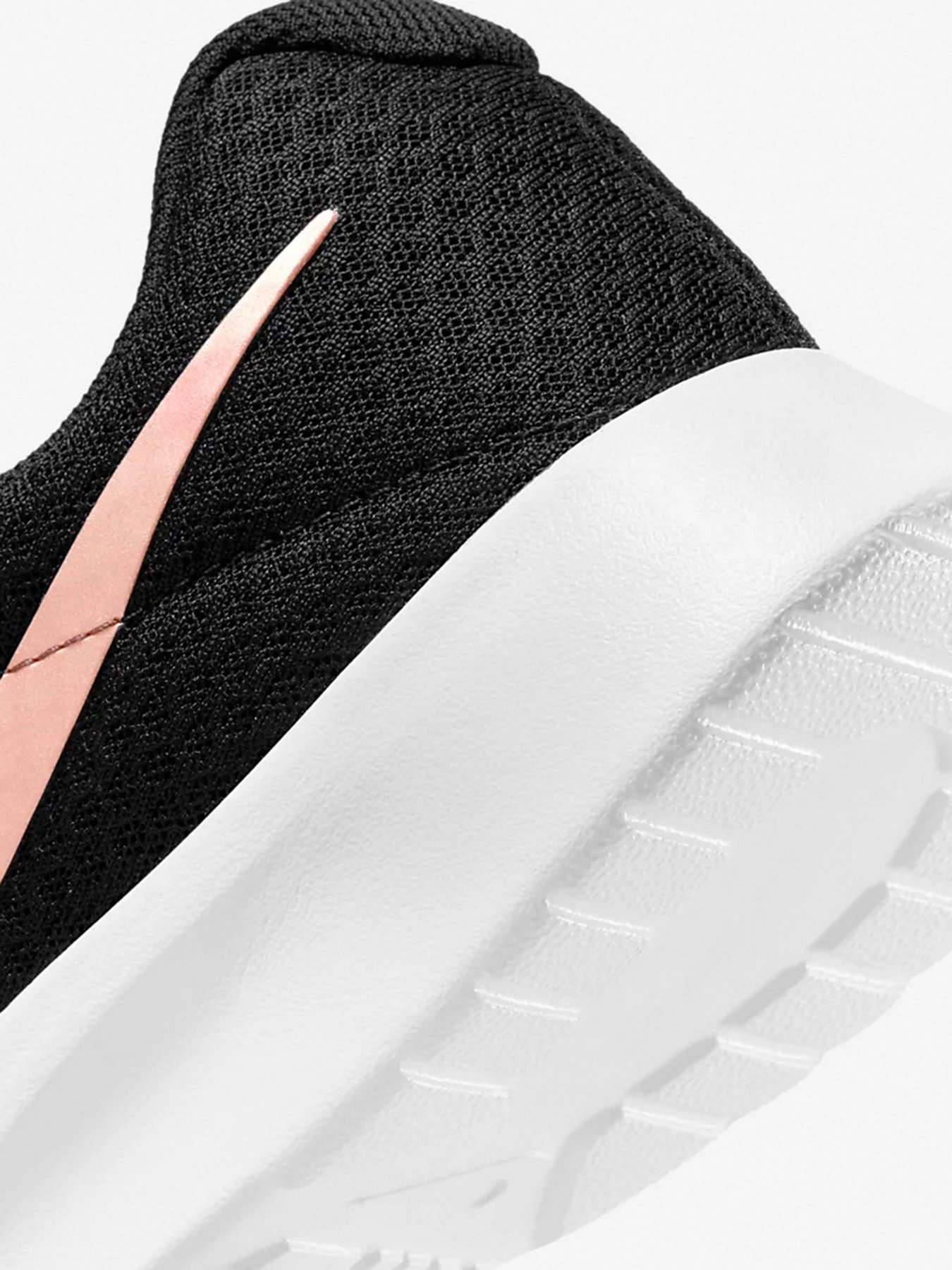 Кросівки для бігу NIKE Tanjun модель DJ6257-001 Фото