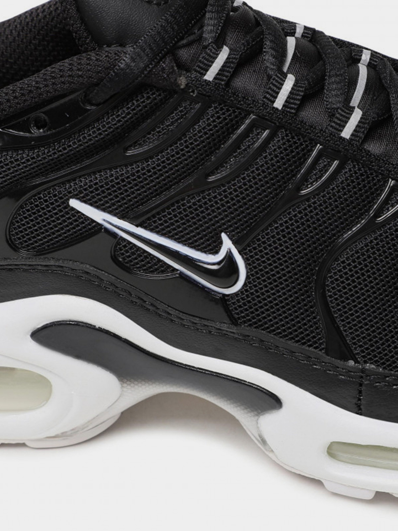 Кроссовки повседневные NIKE AIR MAX PLUS модель DM2362-001 Фото