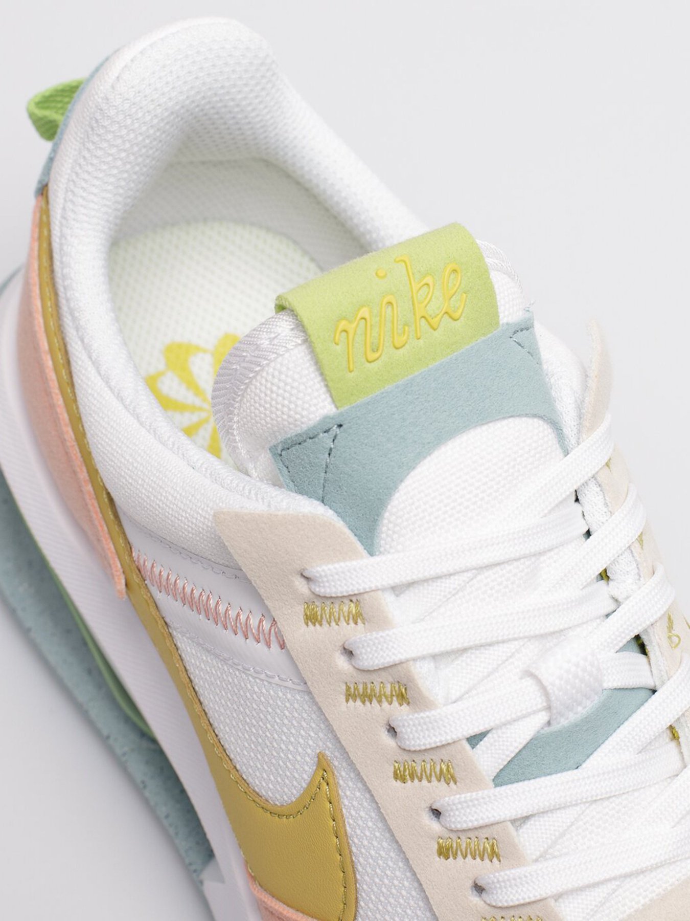 Кроссовки NIKE Air Max Pre-Day модель DV3458-100 Фото