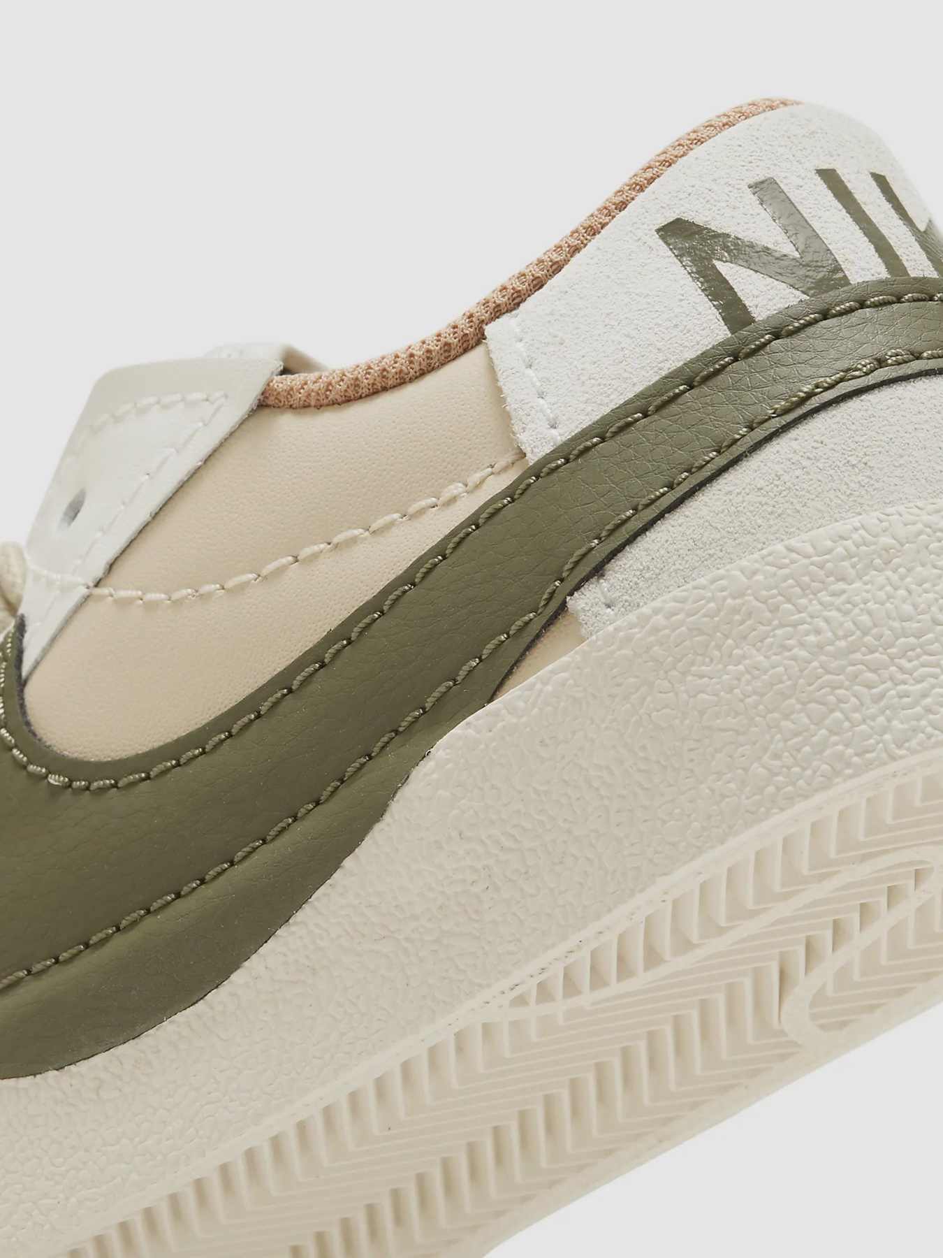 Кеды низкие NIKE Blazer Low '77 Jumbo модель DQ1470-105 Фото