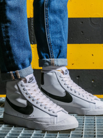 Кеди високі NIKE BLAZER MID '77 модель DO1344-101 Кеди високі NIKE BLAZER MID '77 модель DO1344-101 Фото