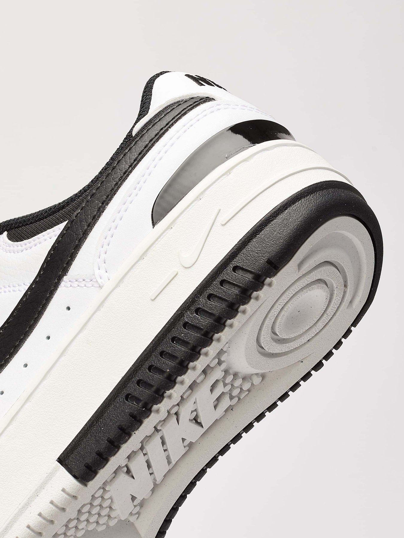 Кеды низкие NIKE GAMMA FORCE модель DX9176-100 Кеды низкие NIKE GAMMA FORCE модель DX9176-100 Фото