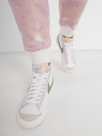 Кеды высокие NIKE Blazer Mid '77 модель FJ4740-100 Фото