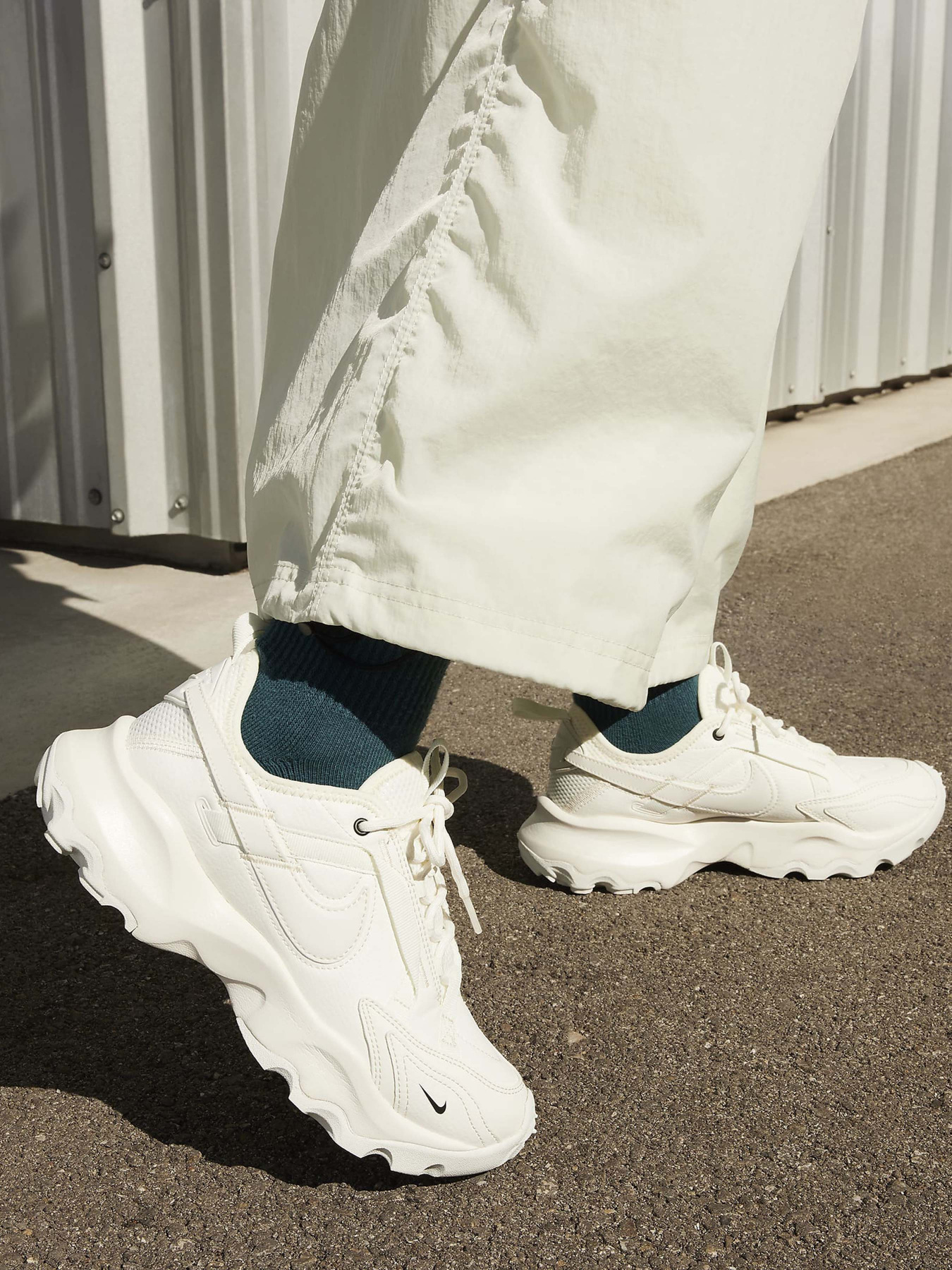 Кроссовки NIKE Tc 7900 модель DD9682-100 Фото