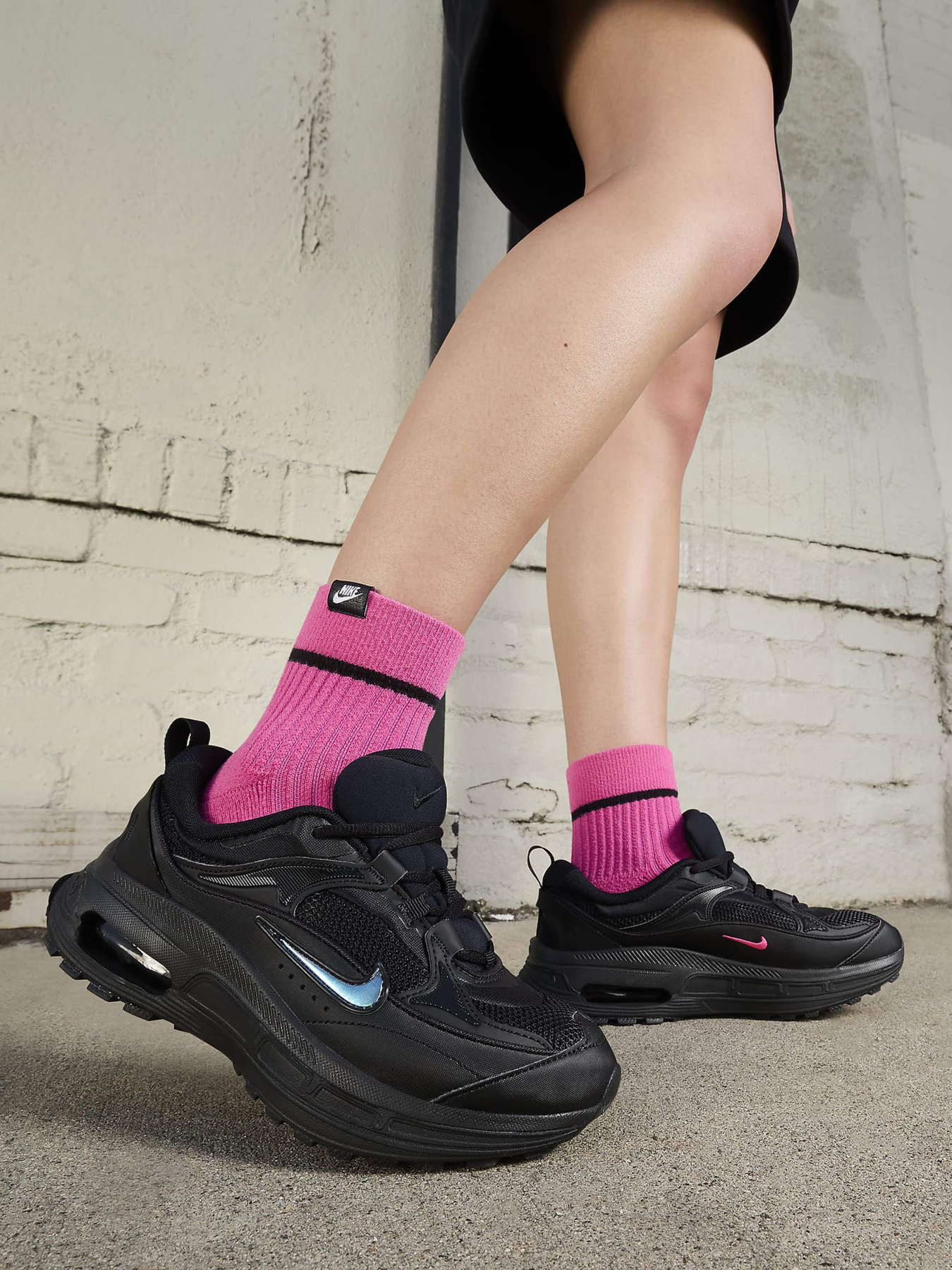 Кросівки NIKE Air Max Bliss модель FB8636-001 Фото