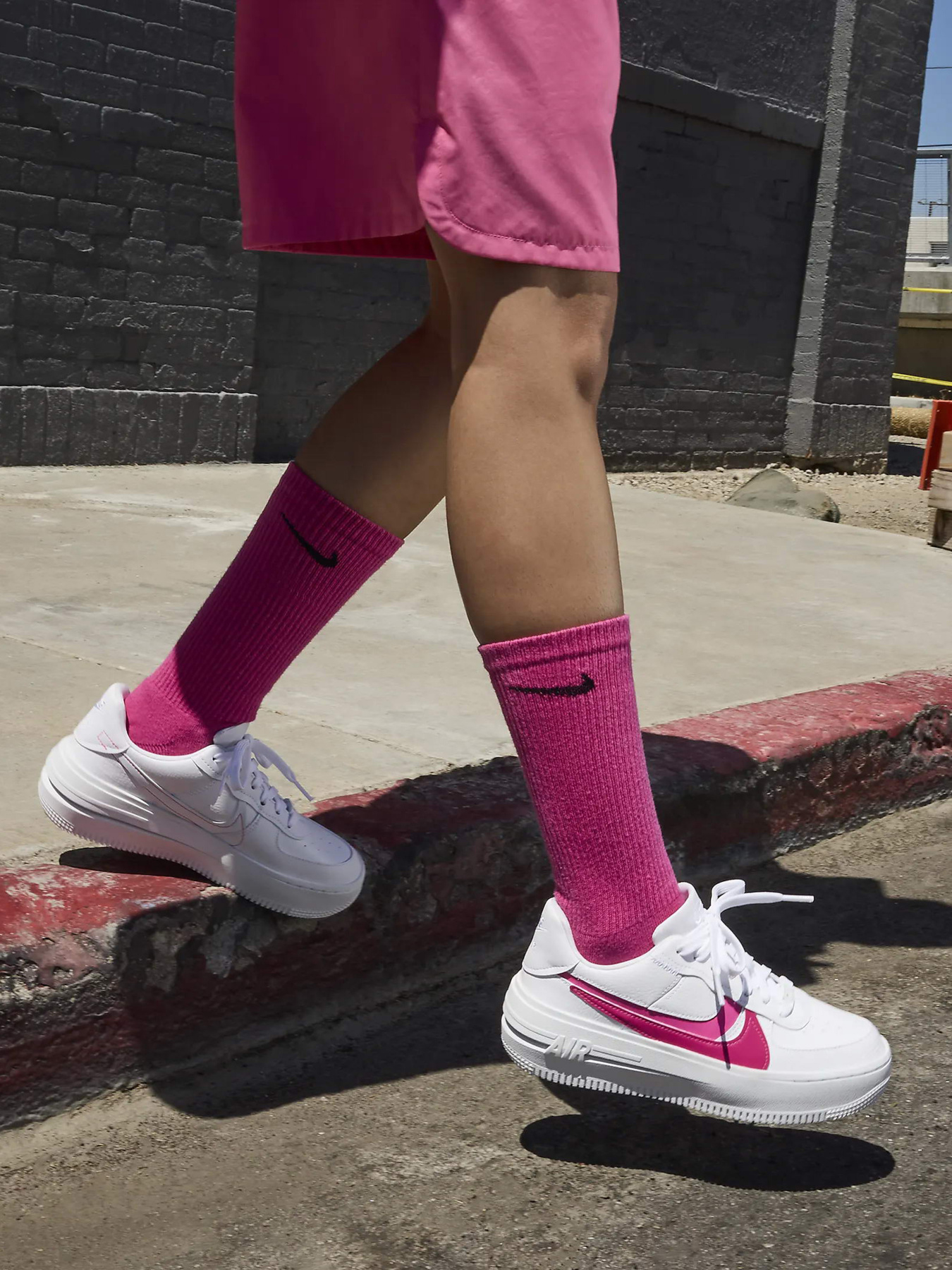 Кеды низкие NIKE Air Force 1 Plt.Af.Orm модель FJ2986-100 Фото