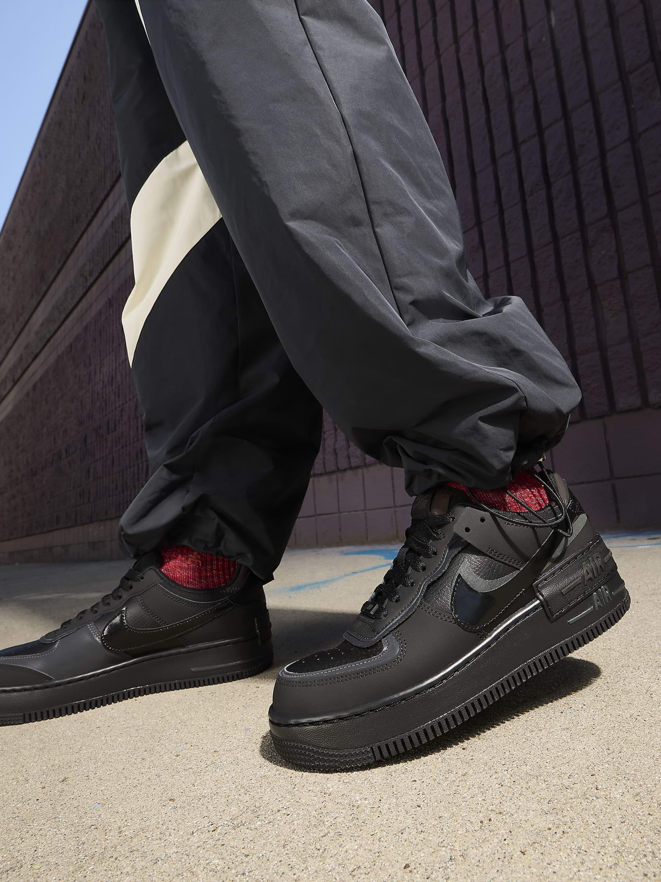 Кеды низкие NIKE Air Force 1 Shadow модель FB7582-001 Фото