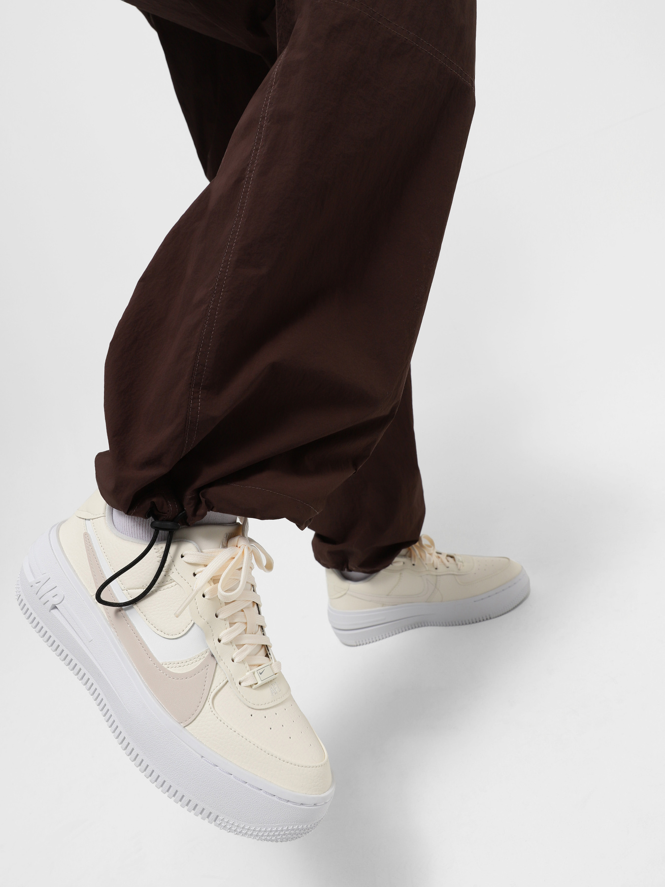 Кеды низкие NIKE Air Force 1 Plt.Af.Orm модель DJ9946-107 Фото