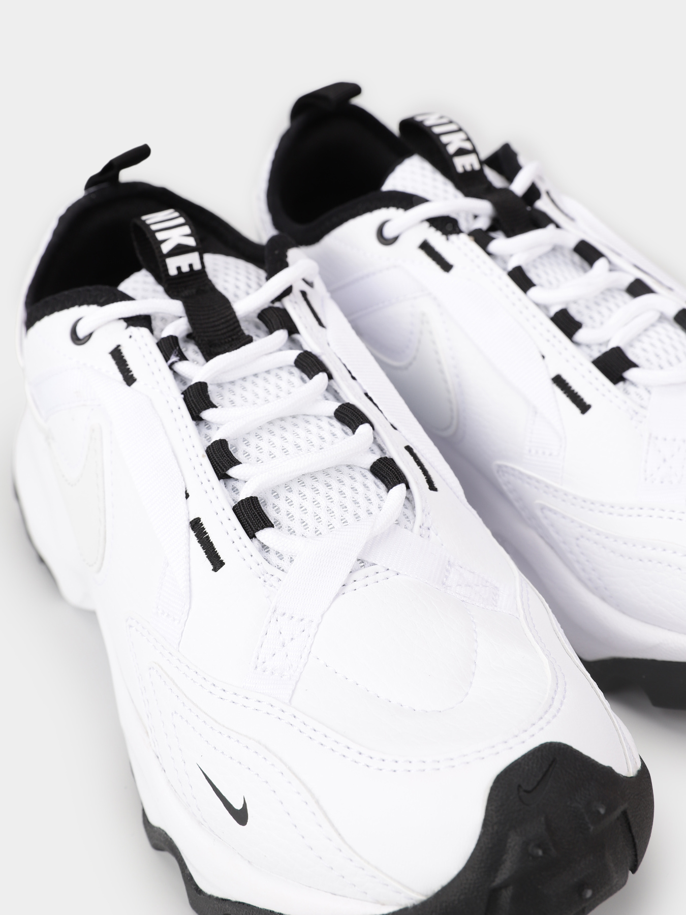 Кросівки NIKE Tc 7900 модель DR7851-100 Фото