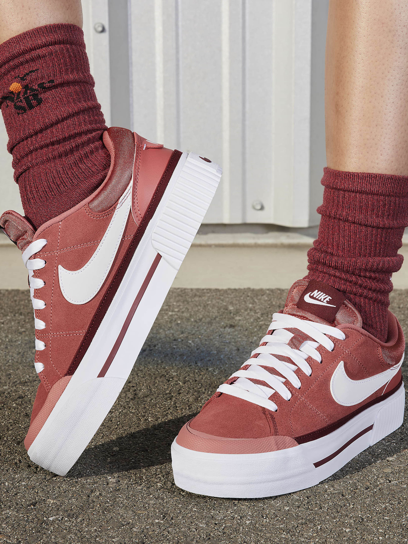 Кеди низькі NIKE COURT LEGACY LIFT модель FJ1986-600 Фото